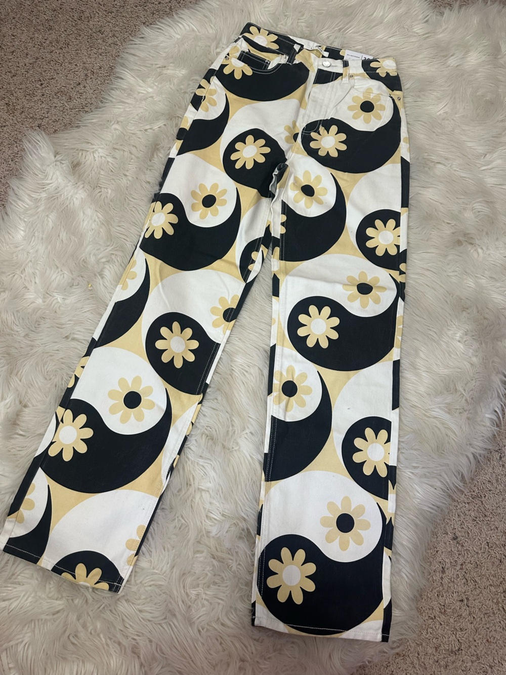 PacSun Women's Boyfriend Jeans - Black, White & Cream Floral Yin-Yang Print